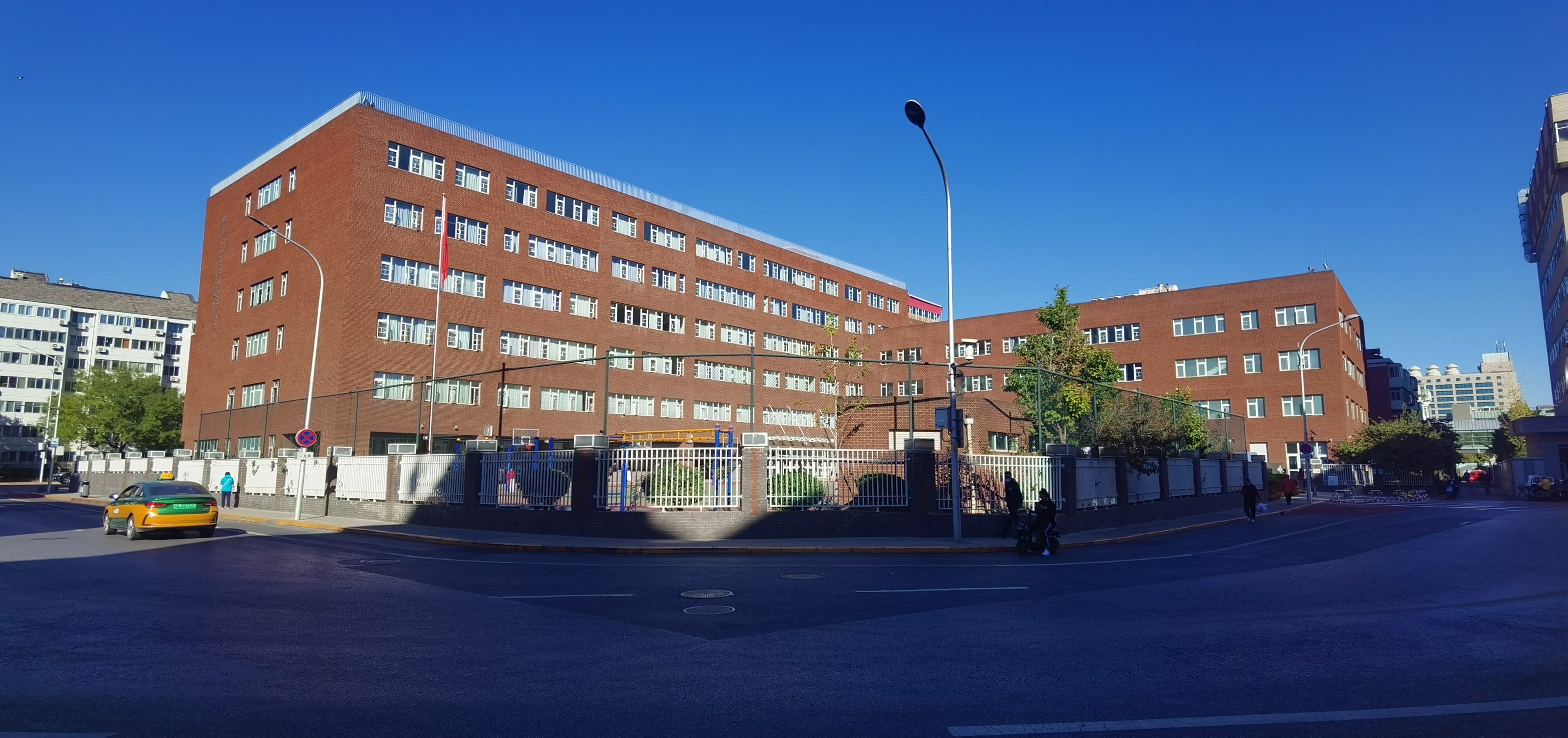 北京师范大学附属实验中学1.jpg